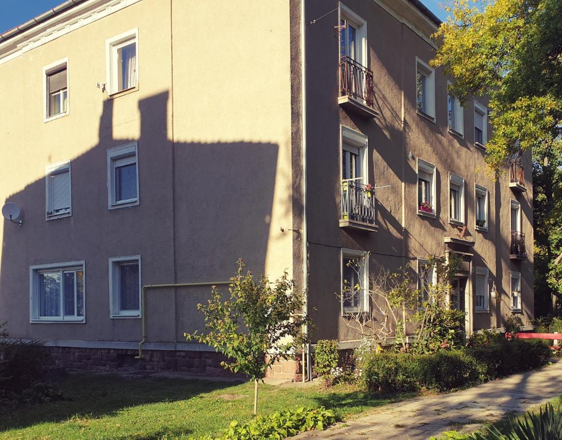7Domb Apartman Komlo Exterior photo